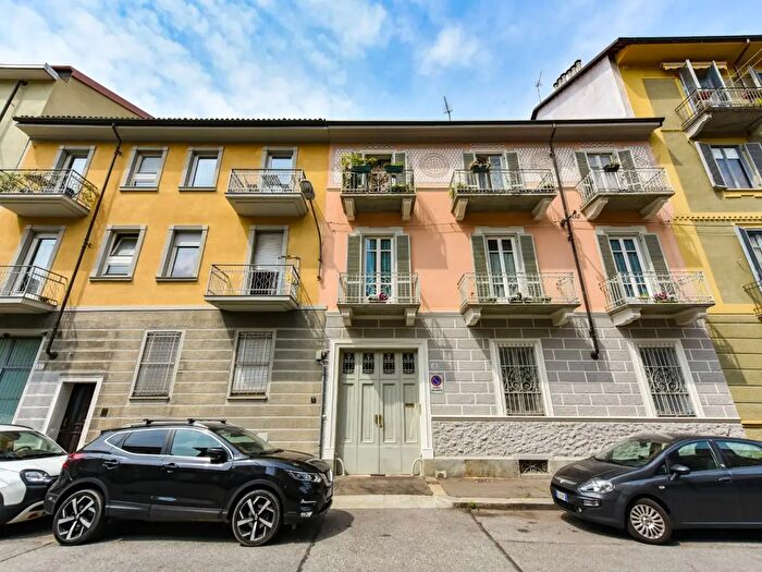 Appartamento con 5 locali in vendita in Via Vignale, Torino