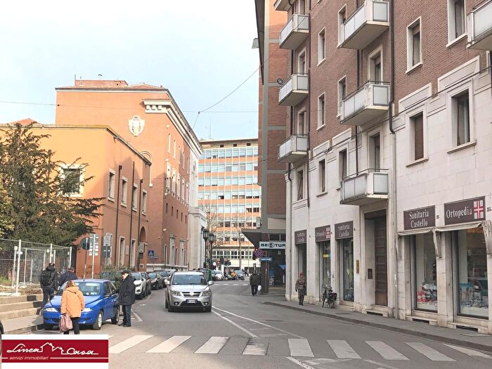 Appartamento trilocale in vendita in Via degli Spadari, Ferrara