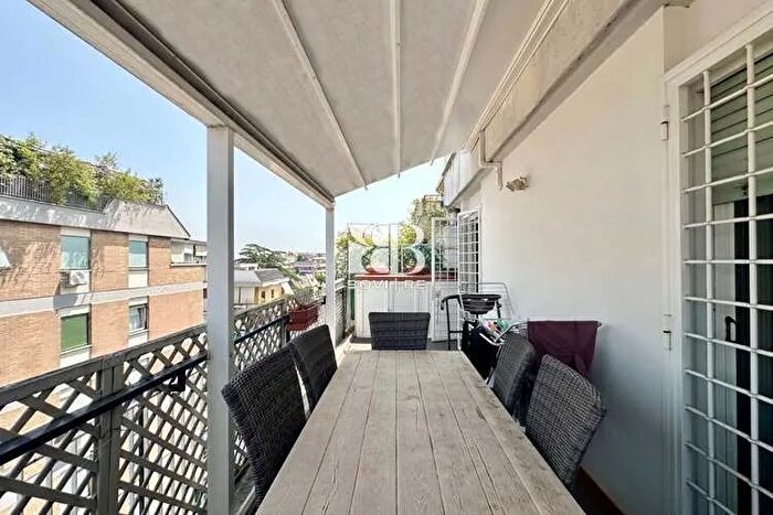 Appartamento trilocale in vendita in Largo Gerolamo Belloni RomaVigna ClaraVigna Stelluti, Roma