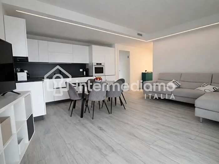 Appartamento quadrilocale in affitto in Riva Del Garda