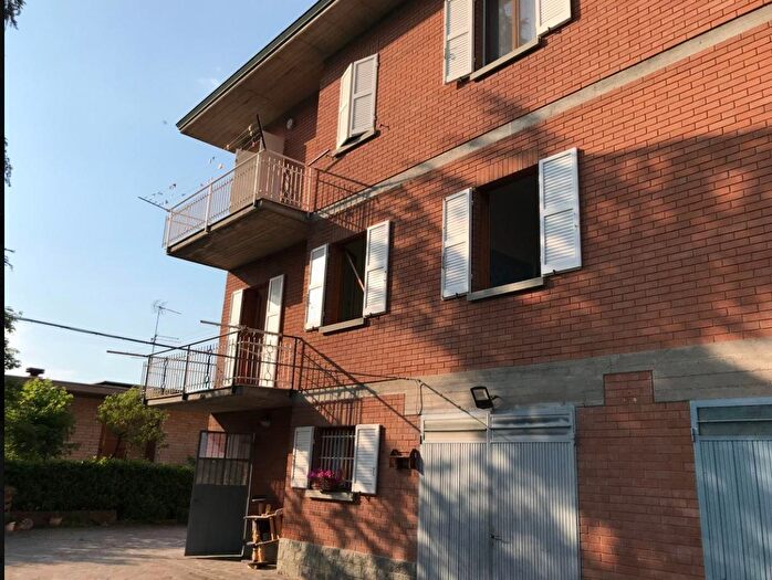 Casa con 8 locali in vendita in Scandiano