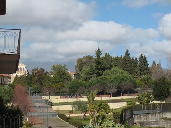 Appartamento con 8 locali in affitto in Corso Michelangelo, Mascalucia