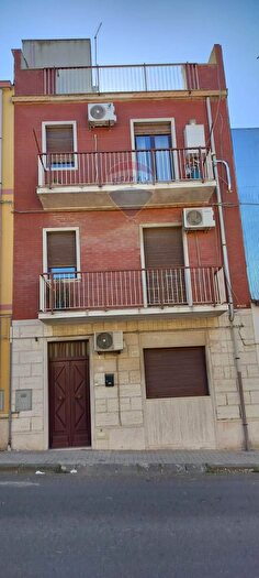 Casa con 6 locali in vendita in Via Vittorio Veneto, Grammichele