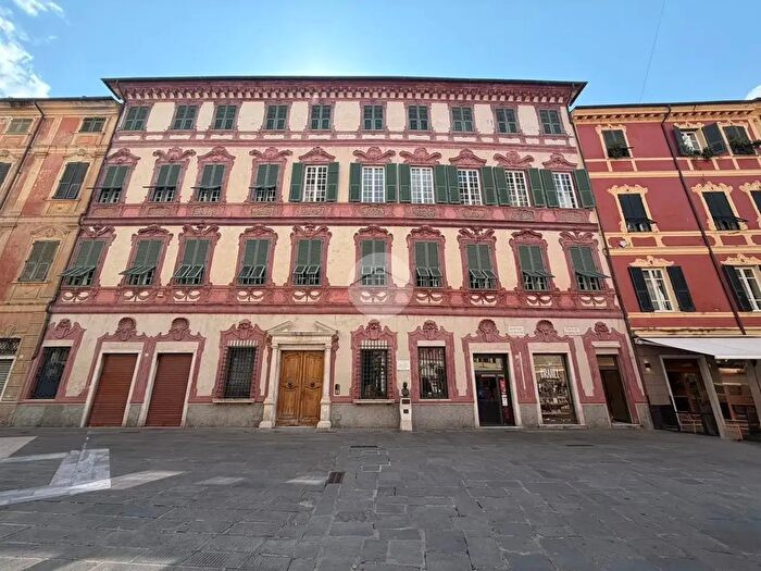 Appartamento con 6 locali in affitto in Piazza SantAgostino, La Spezia