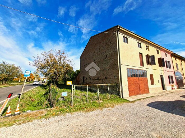 Casa trilocale in vendita in Frazione Sacca, Colorno