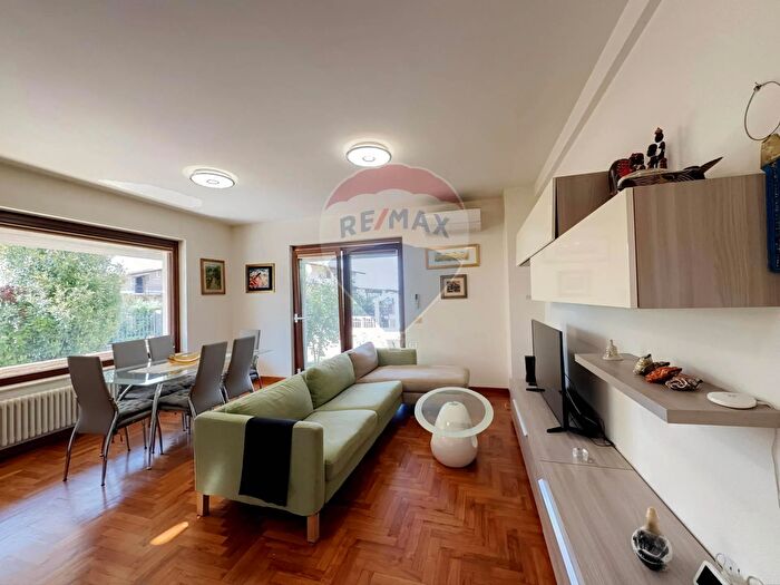 Casa con 11 locali in vendita in Villa Andreoli d, Lanciano