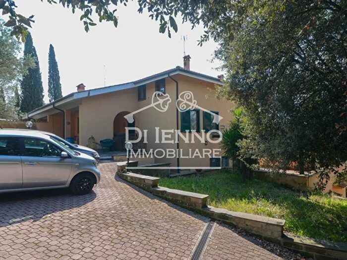 Casa con 10 locali in vendita in Comprensorio Colleromano, Riano