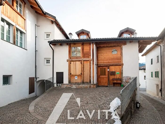 Appartamento quadrilocale in vendita in Via Tiroso, Castello Molina Di Fiemme