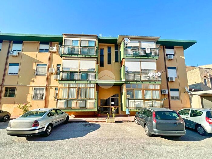 Appartamento trilocale in vendita in Corso dei Mille, Palermo