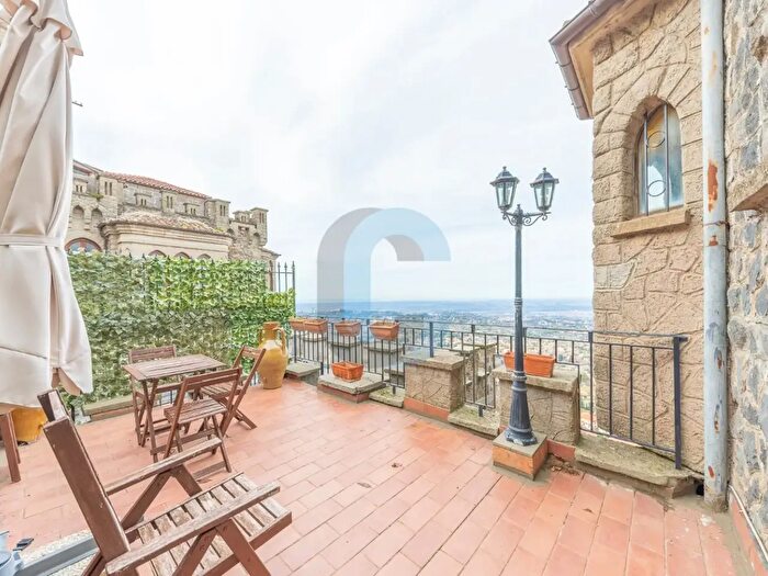 Appartamento trilocale in vendita in Viale Madonna del Tufo, Rocca Di Papa