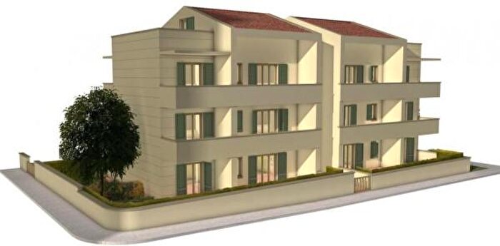 Appartamento con 6 locali in vendita in Via Montenero, Cecina