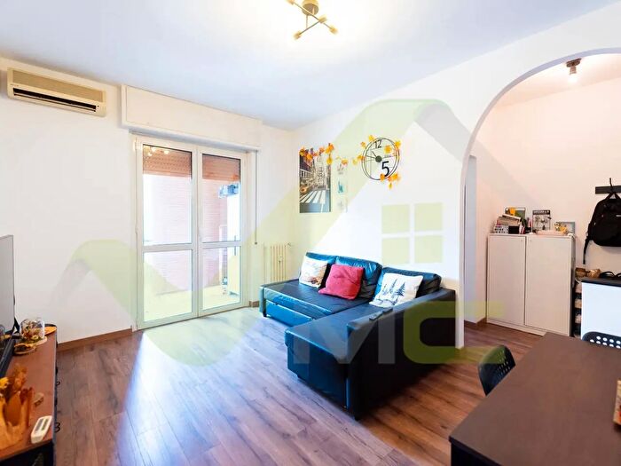 Appartamento bilocale in vendita in Via Val Lagarina, Milano