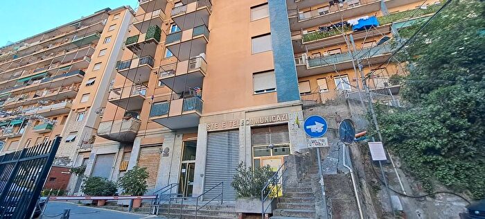 Appartamento quadrilocale in vendita in Via del Lagaccio, Genova
