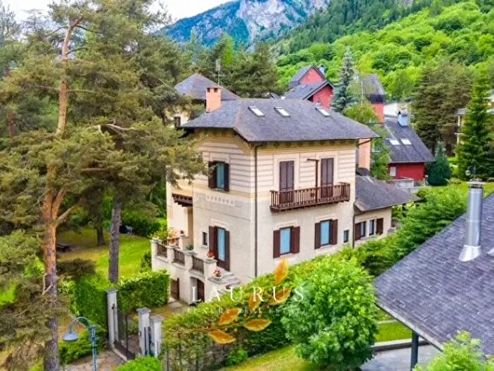 Casa con 6 locali in vendita in Via Giuseppe Mazzini, Bardonecchia
