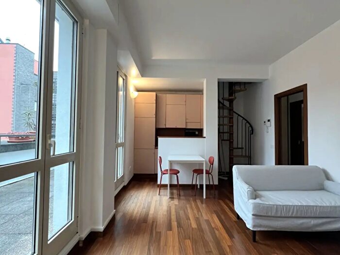 Appartamento trilocale in affitto in Via Trebazio, Milano