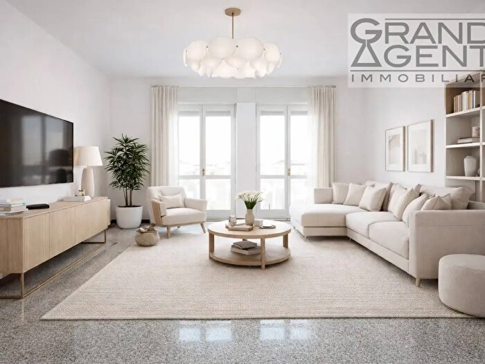 Appartamento con 5 locali in vendita in Via del Minatore, Verona