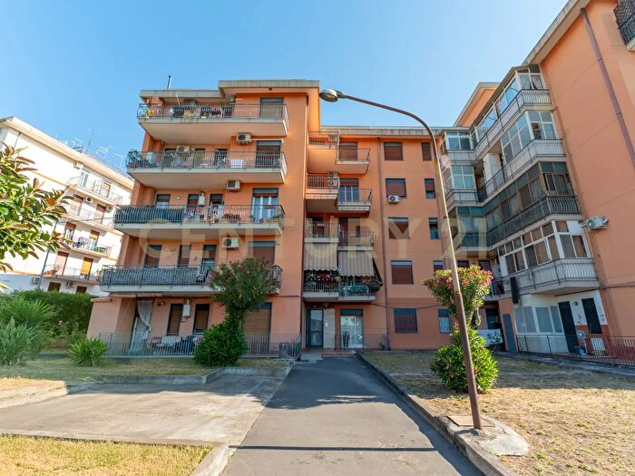 Appartamento quadrilocale in vendita in Via Carrubella, Gravina Di Catania