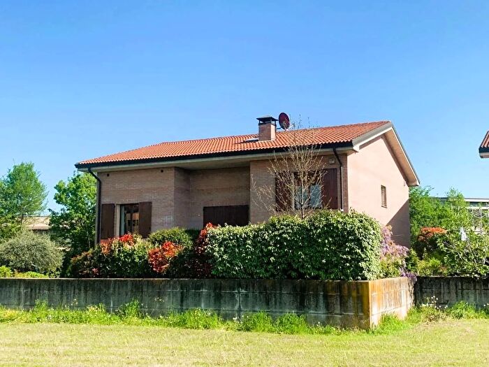 Casa con 5 locali in vendita in Montecchio Emilia