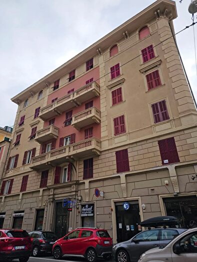 Appartamento con 5 locali in vendita in Via Carlo Cammozzini, Genova