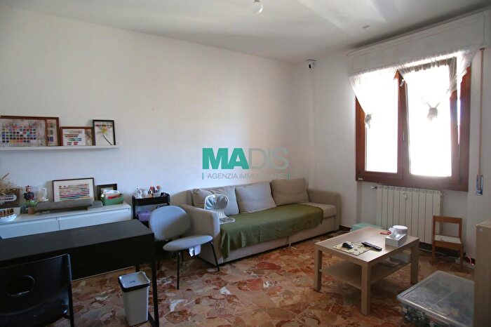 Appartamento trilocale in vendita in Via Francesco Baracca, Prato