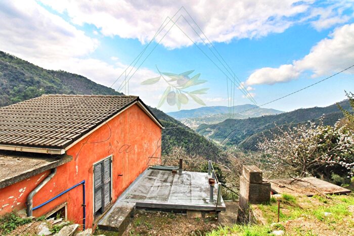 Casa con 7 locali in vendita in Via San Maurizio di Monti, Rapallo