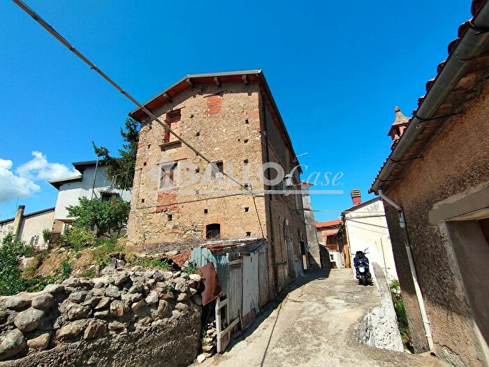 Casa trilocale in vendita in Loc Donnici Inferiore Via San Michele Centro Storico Cosenza, Cosenza