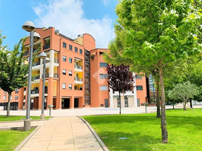 Appartamento quadrilocale in vendita in Via Roberto Raviola, Roma