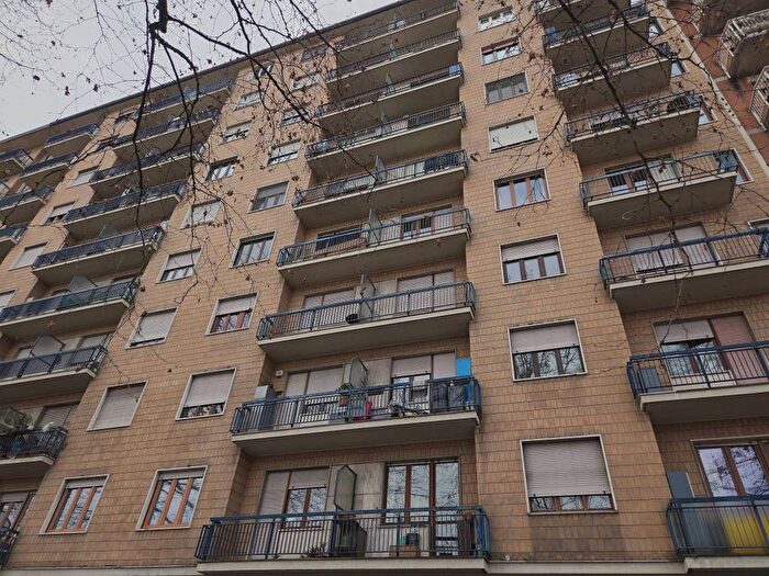 Appartamento trilocale in affitto in Corso Grosseto, Borgo Vittoria, Torino