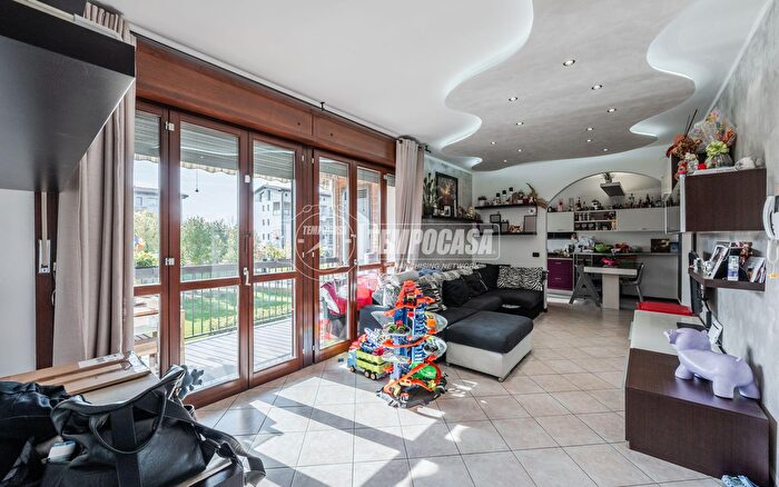 Appartamento trilocale in vendita in Via Repubblica di Montefiorino, Modena