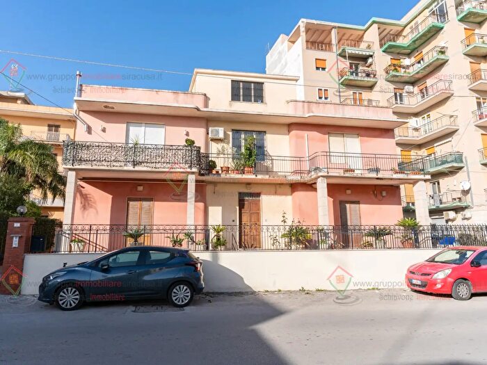 Appartamento con 5 locali in vendita in Siracusa