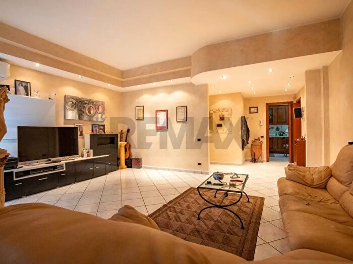 Appartamento quadrilocale in vendita in Via Aosta, Legnano