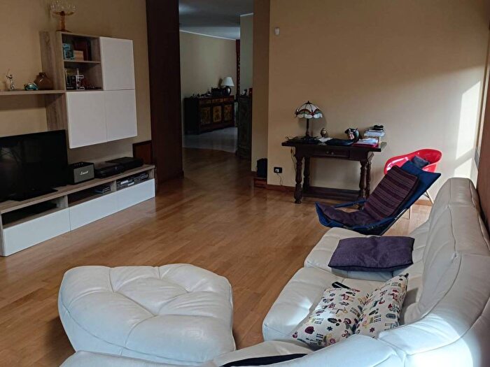 Appartamento con 5 locali in affitto in Via Romualdo Montagna, Centro Storico, Cosenza