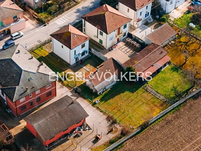 Casa con 6 locali in vendita in Via Carlo Martelli, Ferrara