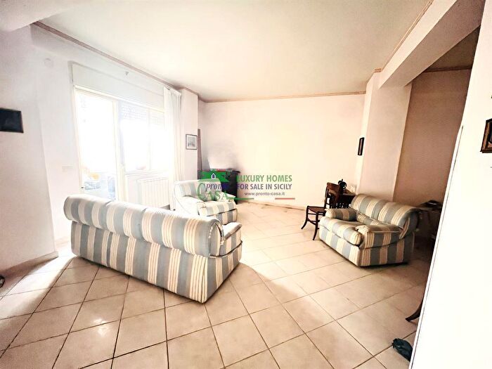 Appartamento quadrilocale in vendita in Via Cavour, Vittoria