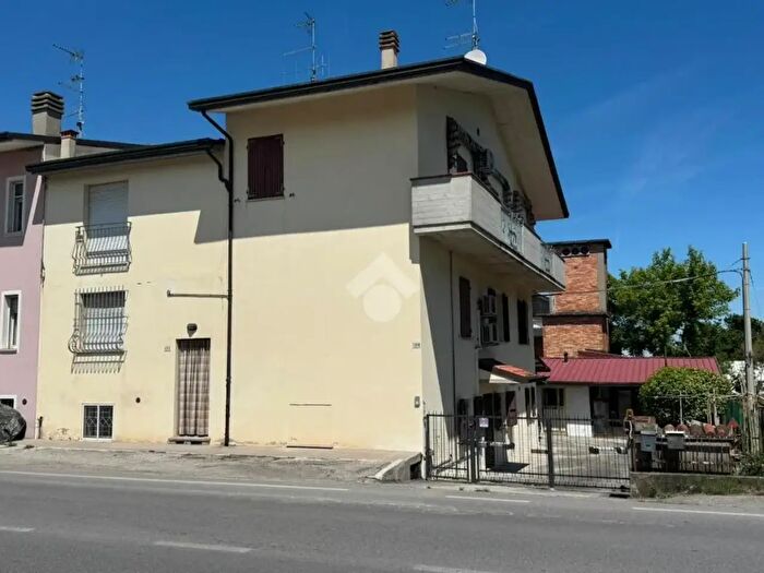 Appartamento quadrilocale in vendita in Via Cesenatico, Cesena