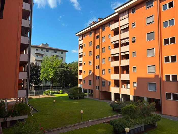 Appartamento quadrilocale in affitto in Via San Giovanni Lupatoto, Borgo Roma, Verona