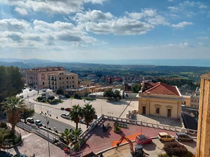 Appartamento con 6 locali in vendita in Via Cesare Battisti, Agrigento