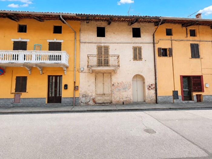 Casa con 6 locali in vendita in Corso Vittorio Emanuele, Albiano d'Ivrea