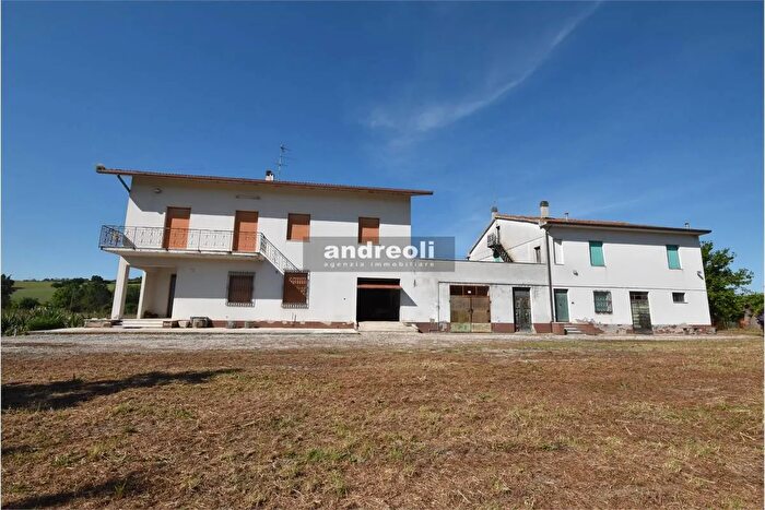 Casa con 19 locali in vendita in Polverigi