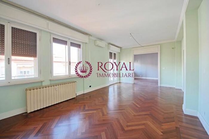 Appartamento con 6 locali in vendita in Via delle Siepi, Livorno