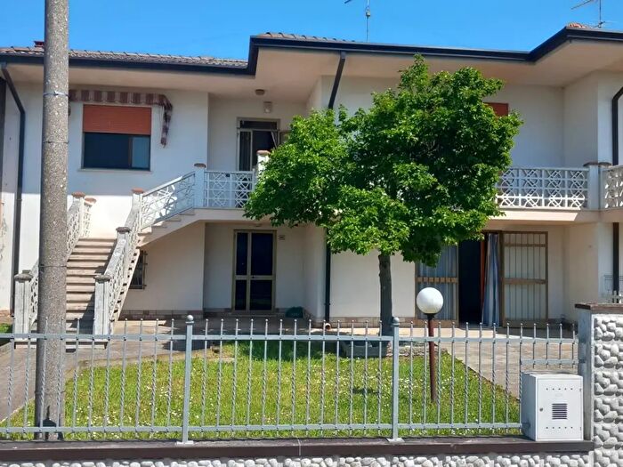Casa con 5 locali in vendita in Pontecchio Polesine
