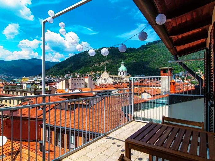 Appartamento monolocale in affitto in Via Bonanomi, Centro Storico, Como