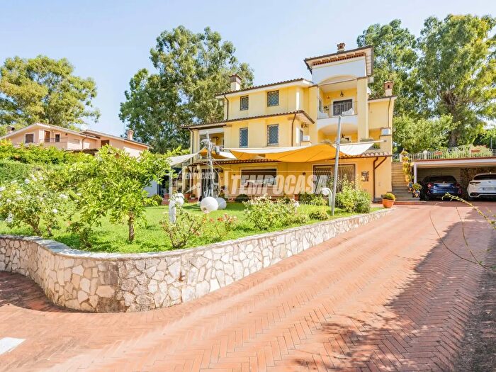 Casa con 11 locali in vendita in Via della Vaccheria, Trevignano Romano