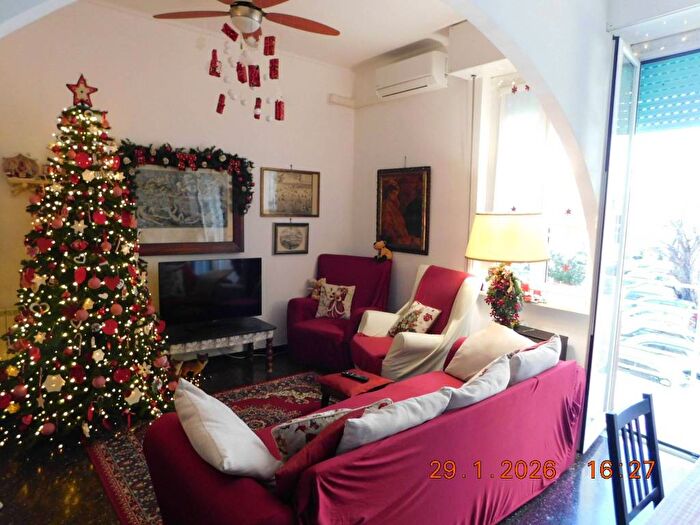 Appartamento con 5 locali in affitto in Via Fabio Filzi, Quinto, Genova