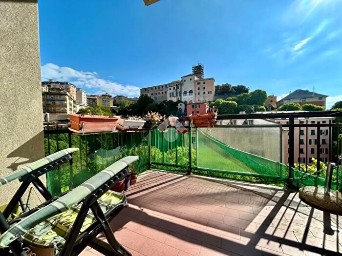 Appartamento trilocale in vendita in Via allAsilo Davide E Delfina Garbarino, Genova