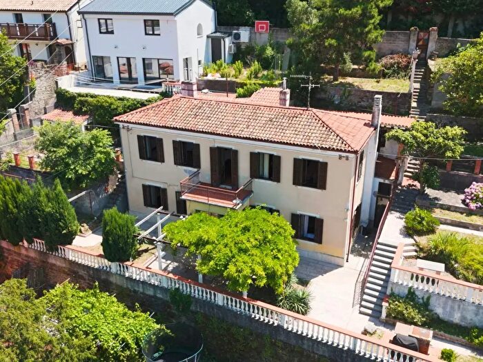 Casa con 9 locali in vendita in Trieste