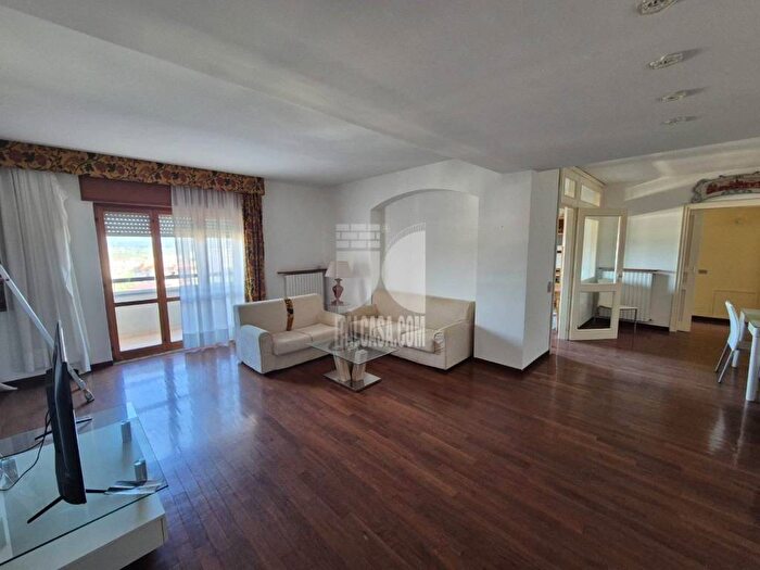 Appartamento trilocale in affitto in Via Antonio Scopelliti, Semicentro Giovanni paolo, Crotone