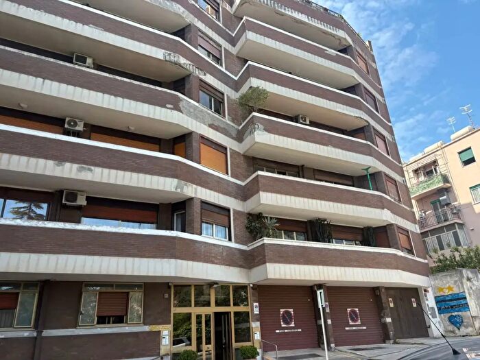 Appartamento quadrilocale in vendita in Via Brasile, Messina