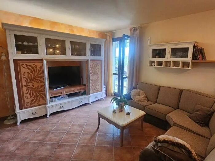 Appartamento con 5 locali in vendita in Cascina