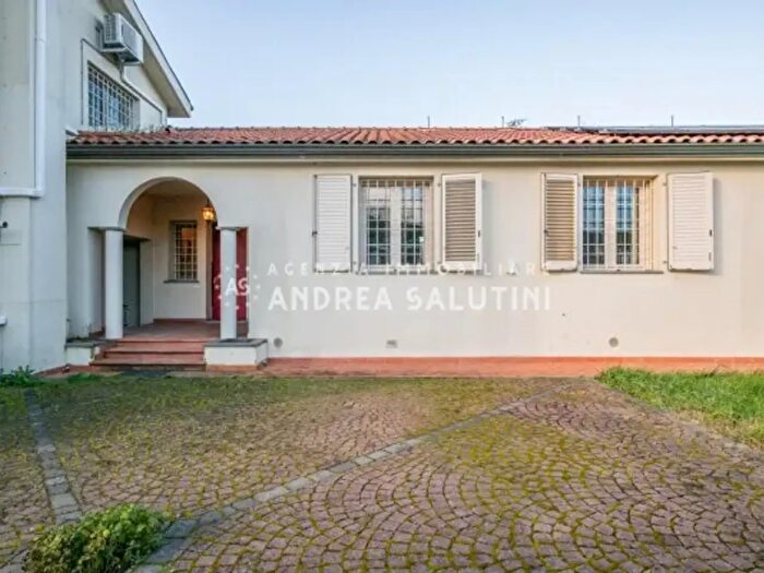 Casa con 6 locali in vendita in Via Venezia, Pontedera